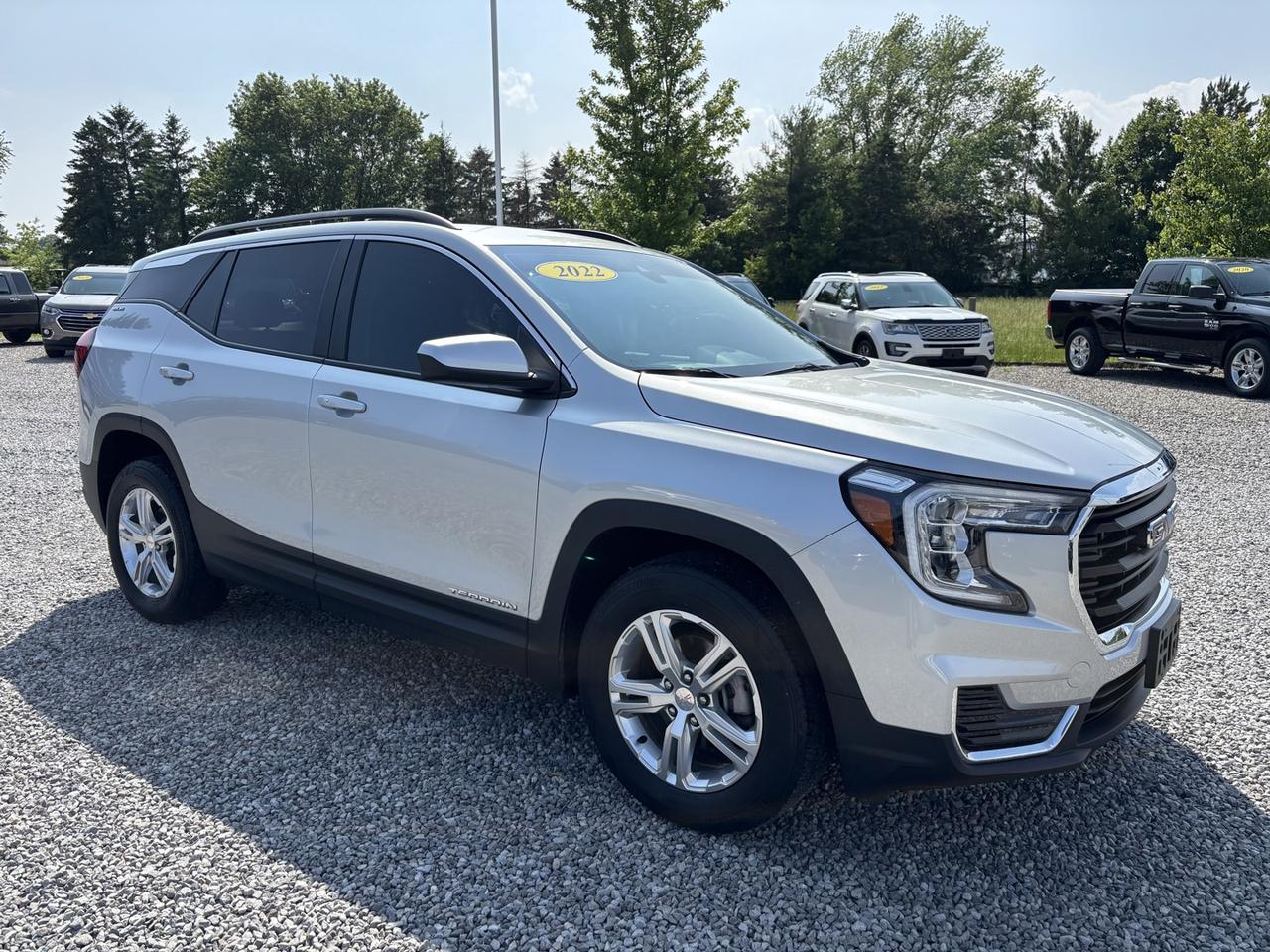 2022 GMC Terrain SLE ~CLEAN CARFAX~ALLOYS~CARPLAY~ Photo
