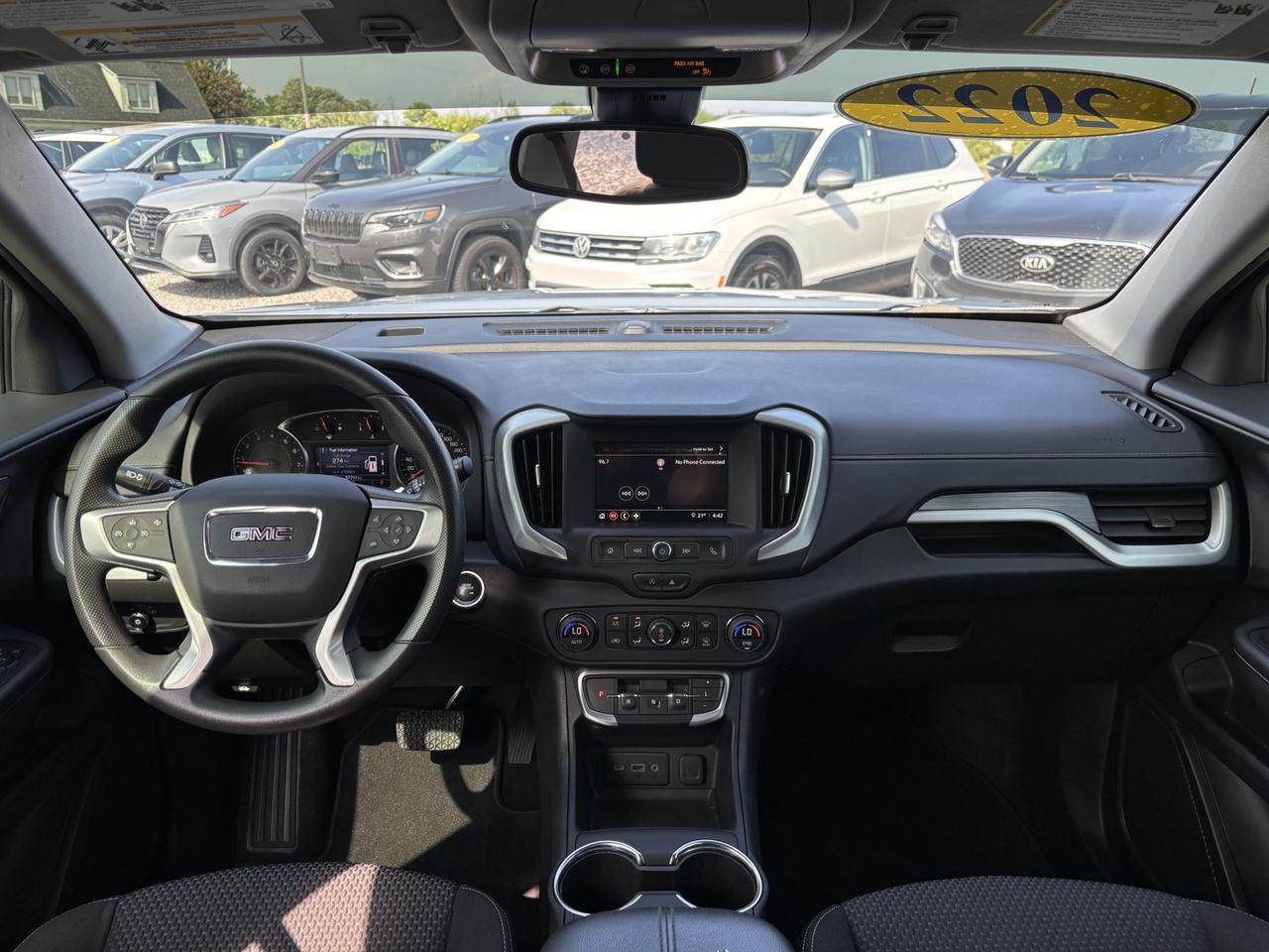 2022 GMC Terrain SLE ~CLEAN CARFAX~ALLOYS~CARPLAY~ Photo