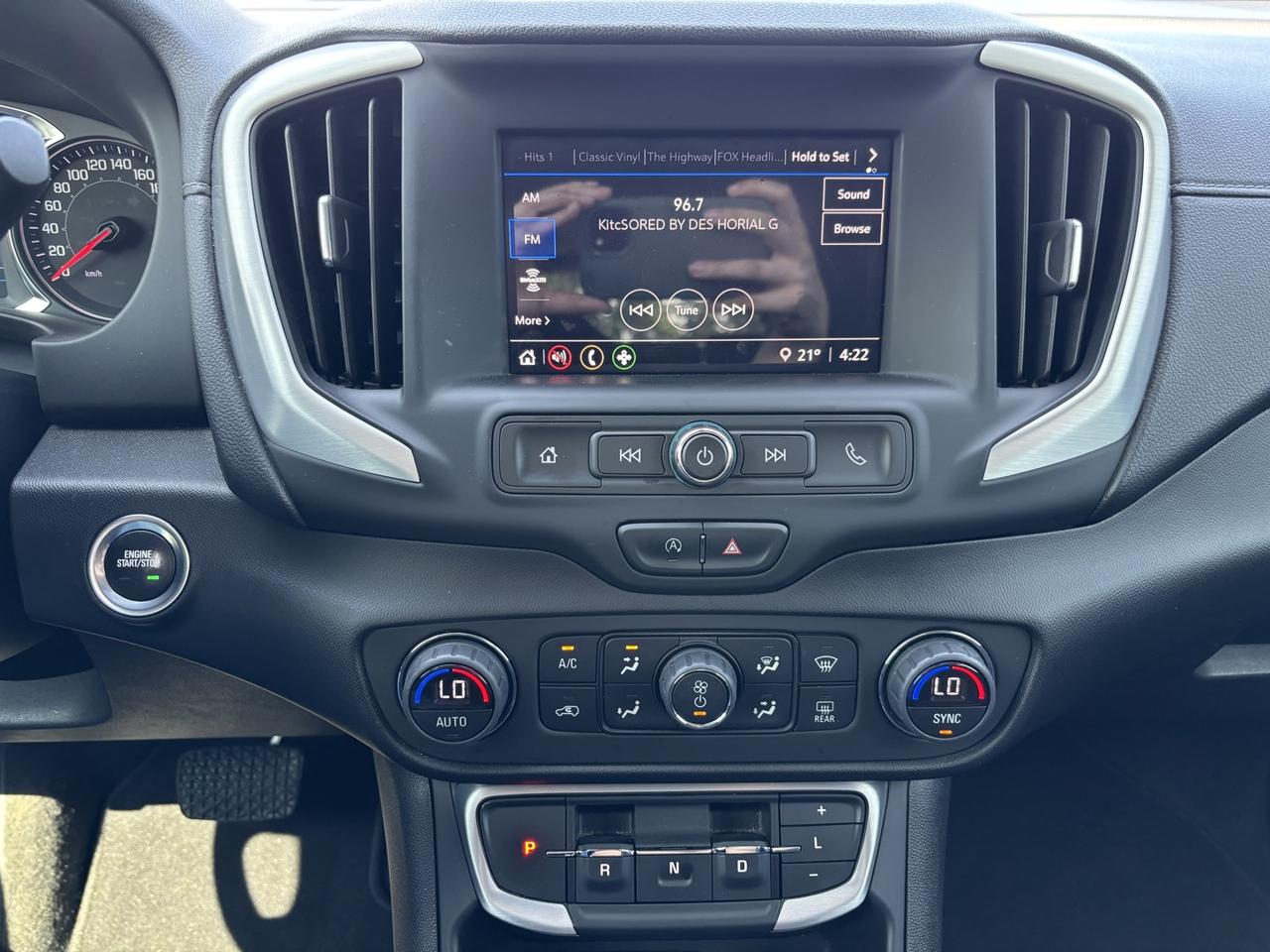 2022 GMC Terrain SLE ~CLEAN CARFAX~ALLOYS~CARPLAY~ Photo