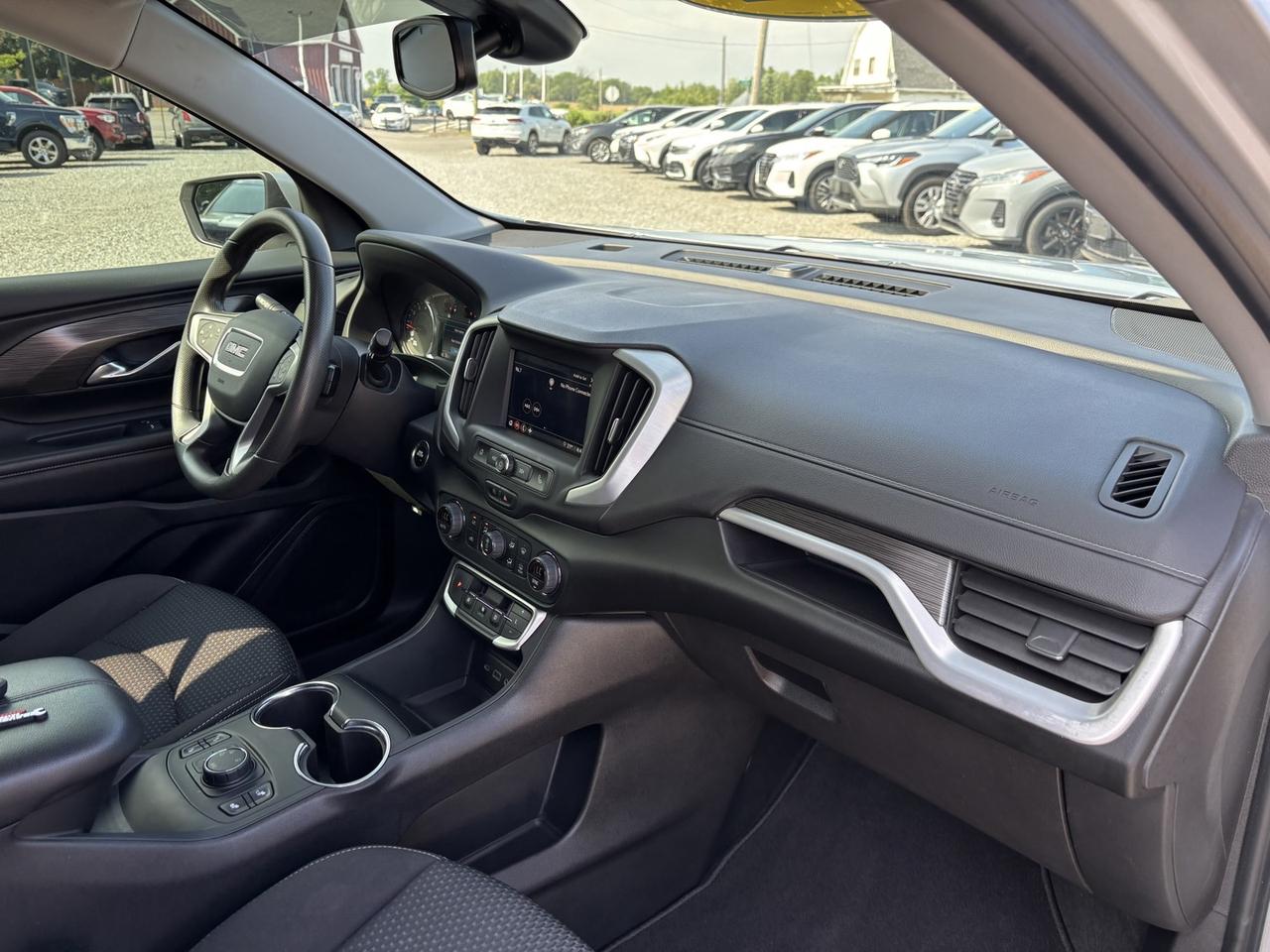 2022 GMC Terrain SLE ~CLEAN CARFAX~ALLOYS~CARPLAY~ Photo