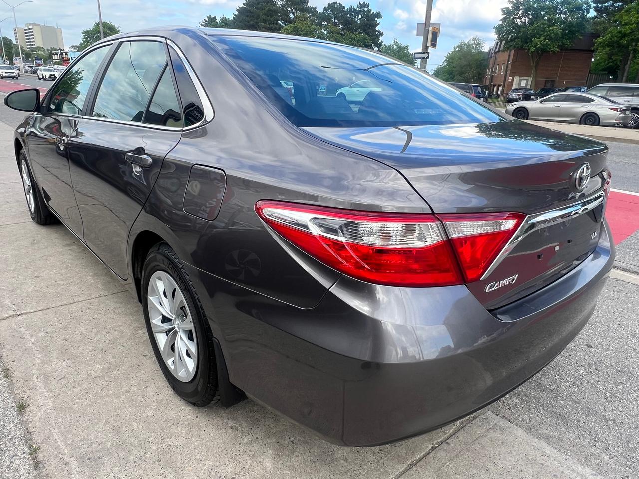 2015 Toyota Camry EXTRA CLEAN-BACK CAM- BLUETOOTH & MORE Photo