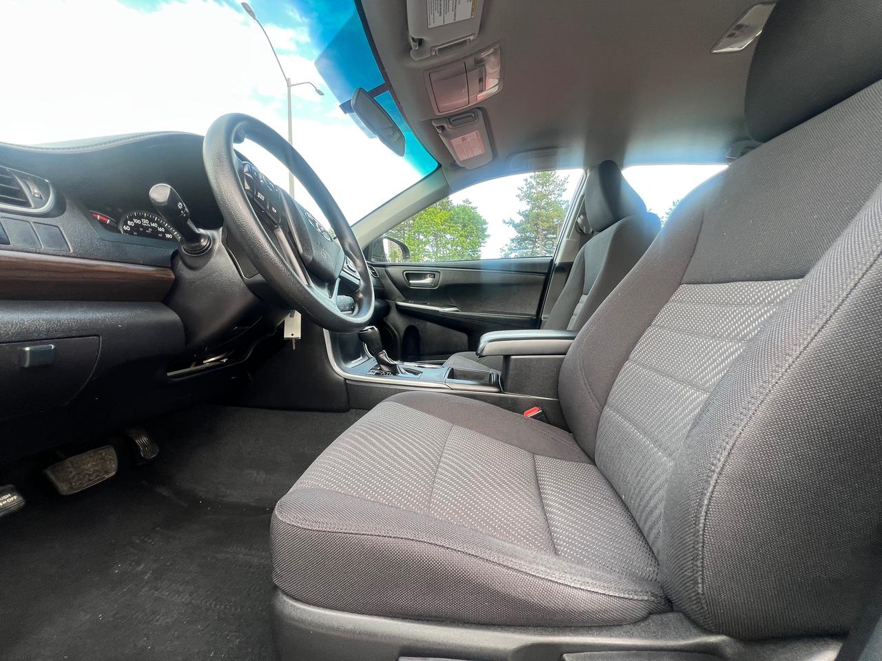 2015 Toyota Camry EXTRA CLEAN-BACK CAM- BLUETOOTH & MORE Photo