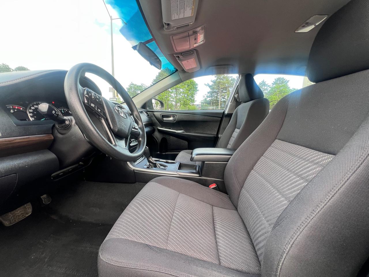 2015 Toyota Camry EXTRA CLEAN-BACK CAM- BLUETOOTH & MORE Photo