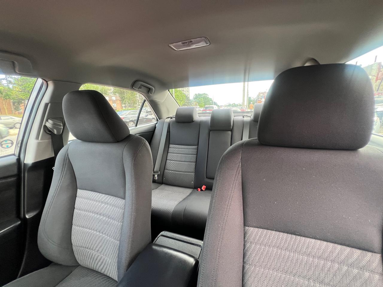 2015 Toyota Camry EXTRA CLEAN-BACK CAM- BLUETOOTH & MORE Photo
