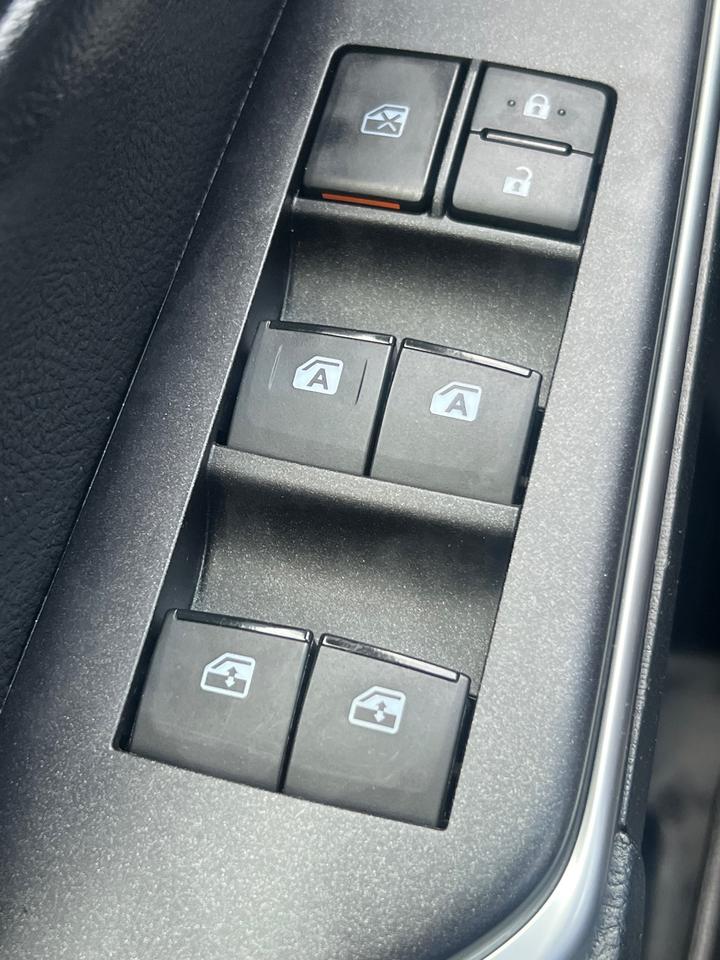 2015 Toyota Camry EXTRA CLEAN-BACK CAM- BLUETOOTH & MORE Photo