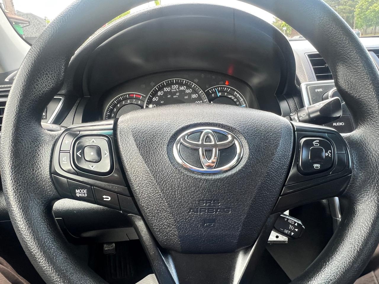 2015 Toyota Camry EXTRA CLEAN-BACK CAM- BLUETOOTH & MORE Photo