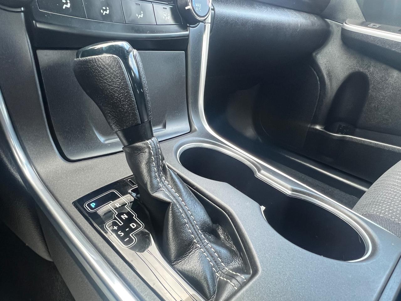 2015 Toyota Camry EXTRA CLEAN-BACK CAM- BLUETOOTH & MORE Photo
