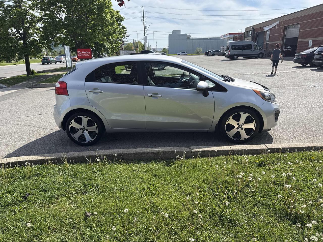 2014 Kia Rio SX HATCHBACK, LEATHER, HEATED SEATS & STR WHEEL! Photo