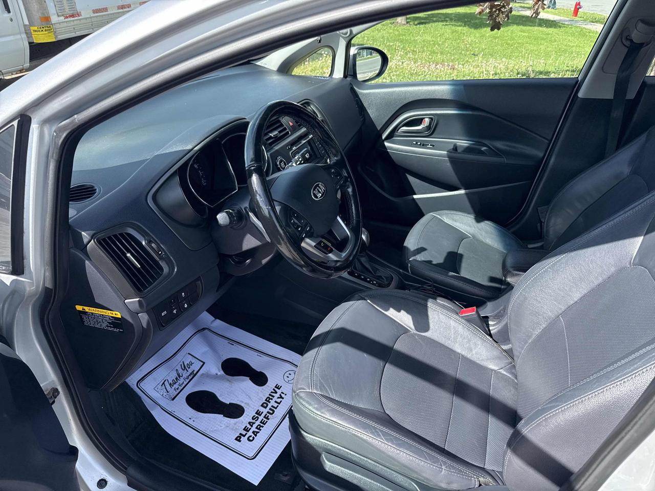 2014 Kia Rio SX HATCHBACK, LEATHER, HEATED SEATS & STR WHEEL! Photo