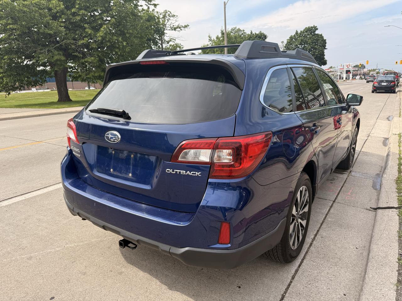 2015 Subaru Outback 5dr Wgn CVT 2.5i w/Limited & Tech Pkg Photo