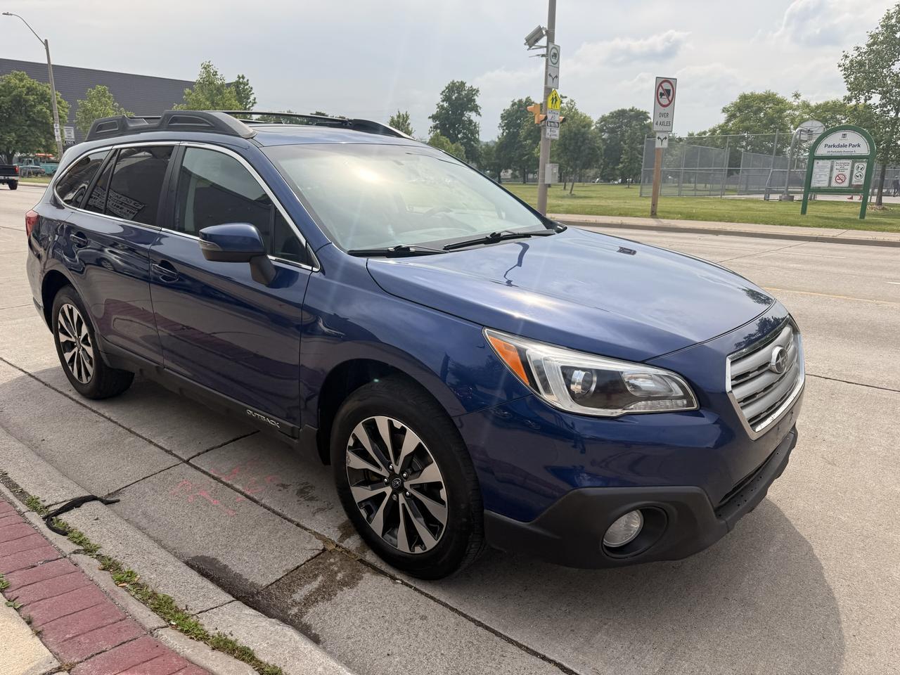 2015 Subaru Outback 5dr Wgn CVT 2.5i w/Limited & Tech Pkg Photo