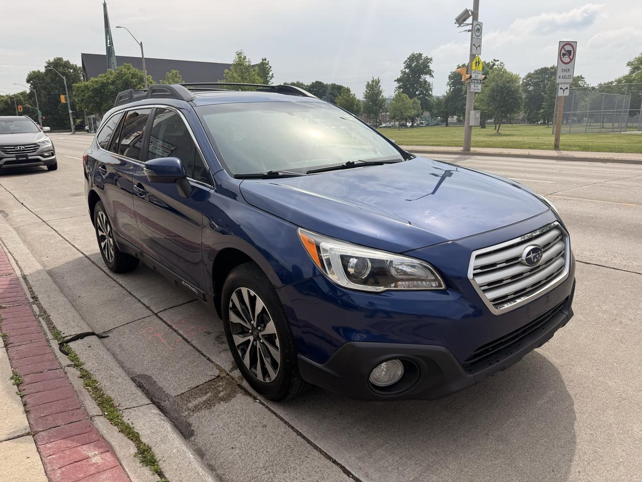 2015 Subaru Outback 5dr Wgn CVT 2.5i w/Limited & Tech Pkg Photo