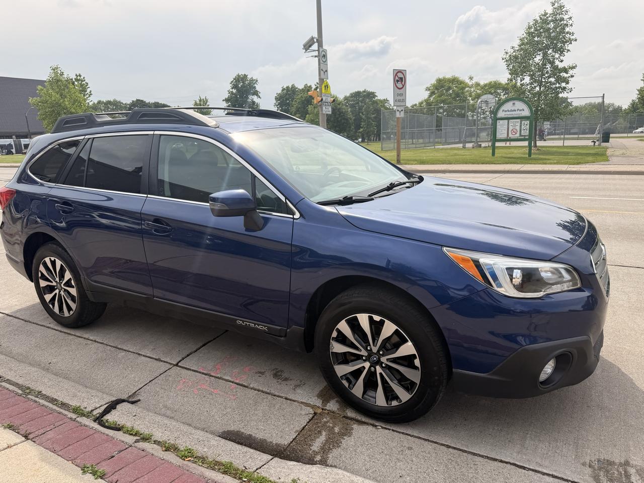 2015 Subaru Outback 5dr Wgn CVT 2.5i w/Limited & Tech Pkg Photo