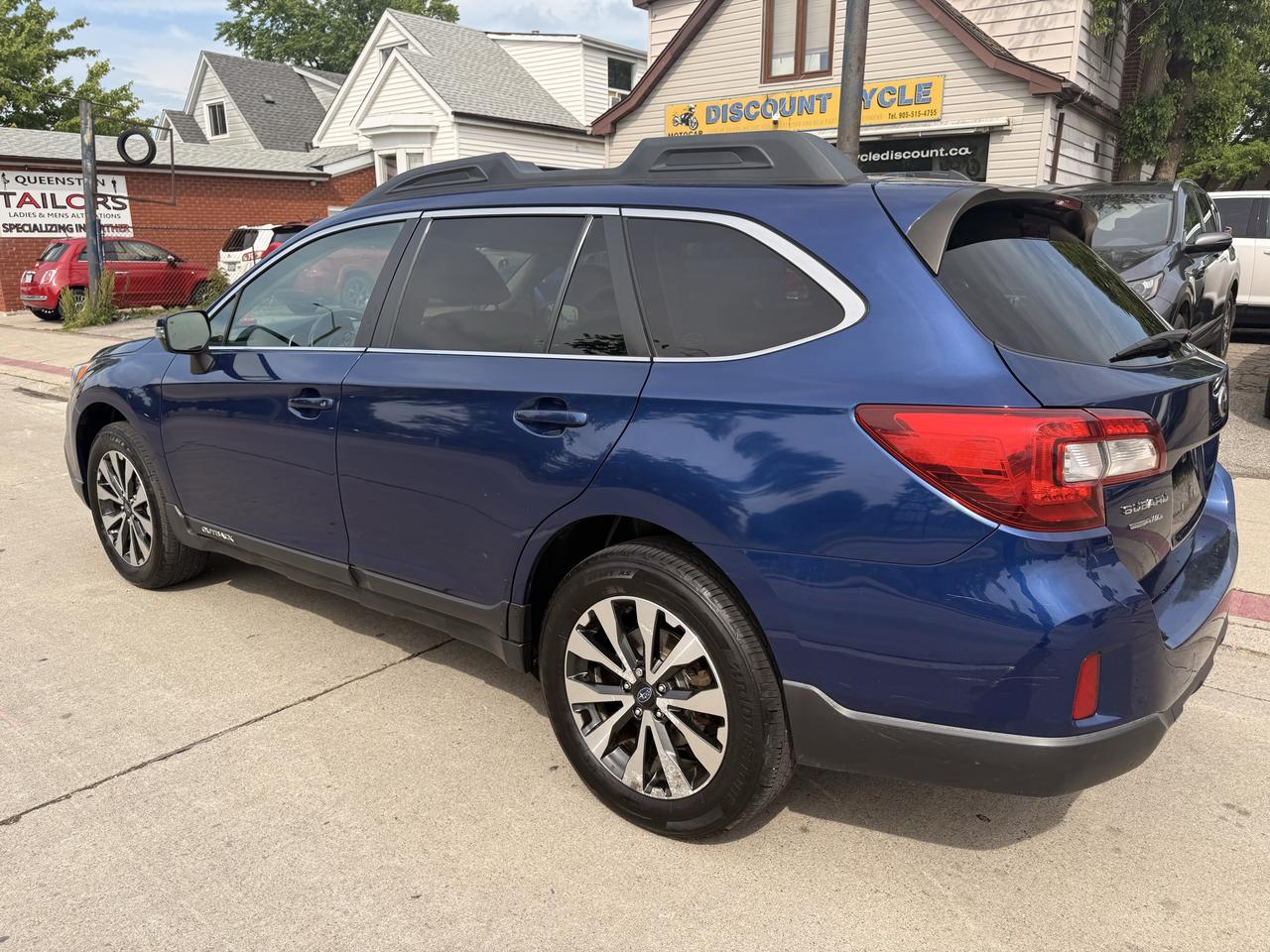 2015 Subaru Outback 5dr Wgn CVT 2.5i w/Limited & Tech Pkg Photo