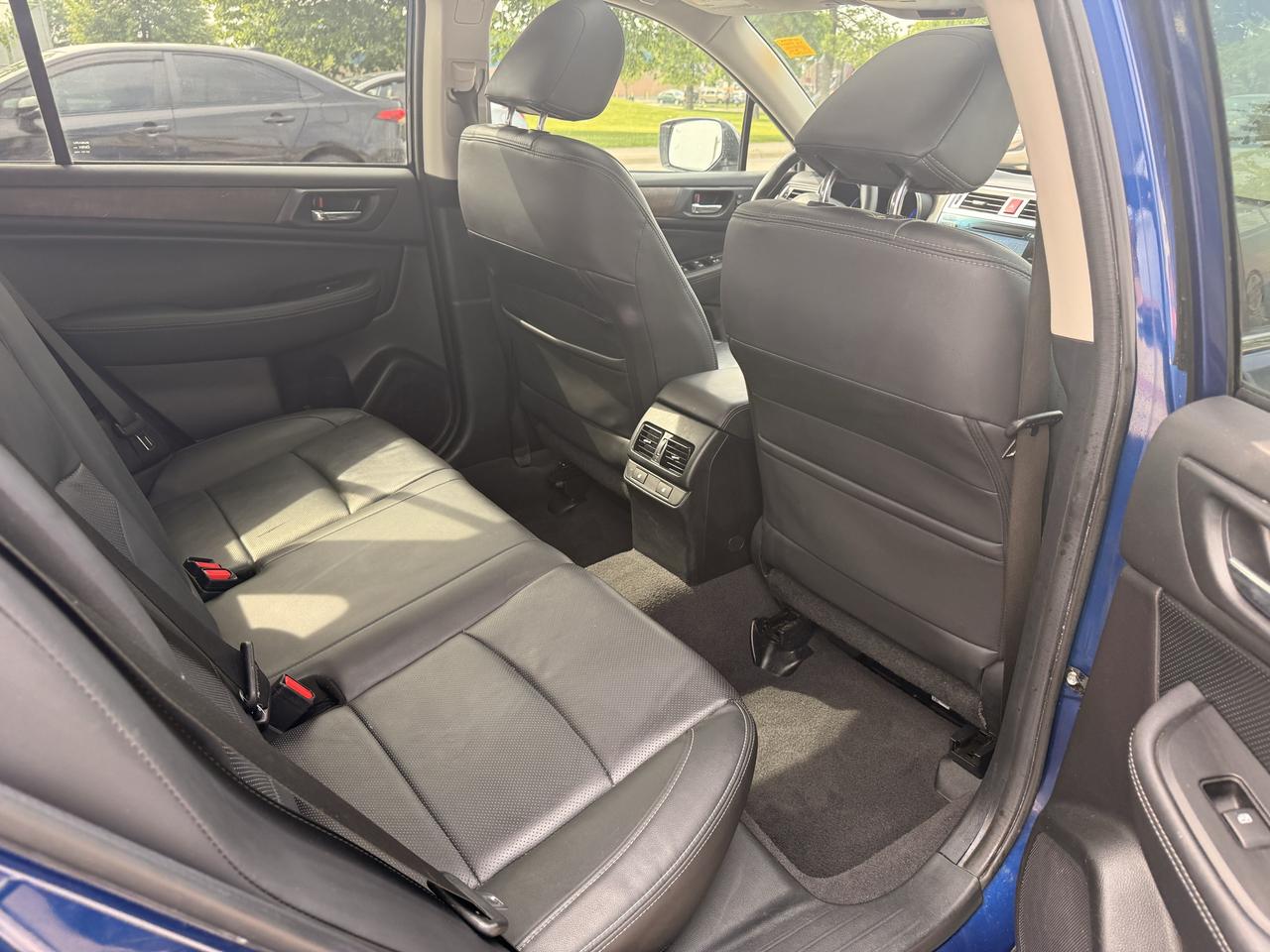 2015 Subaru Outback 5dr Wgn CVT 2.5i w/Limited & Tech Pkg Photo