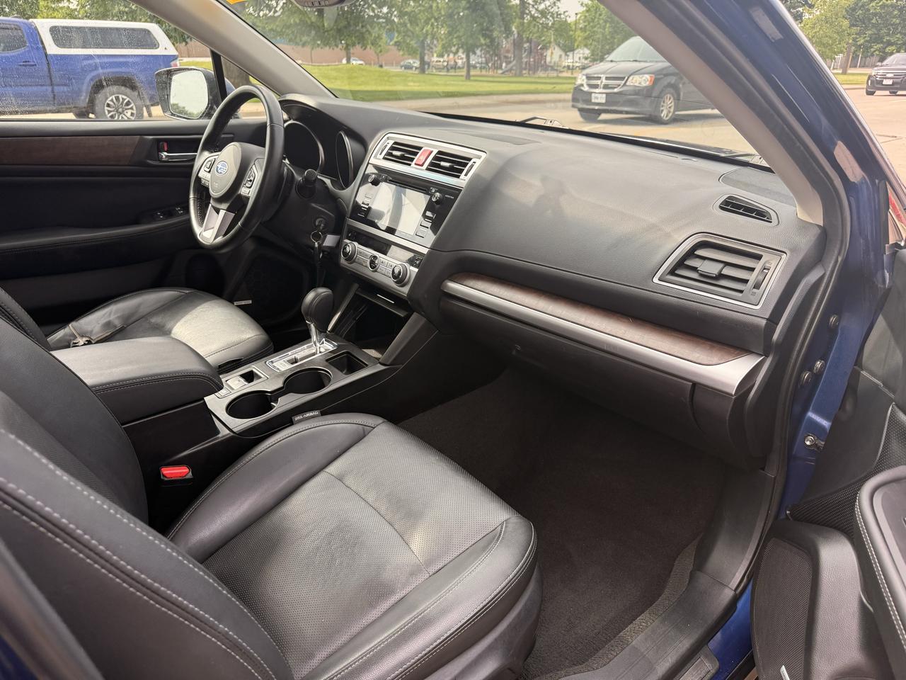 2015 Subaru Outback 5dr Wgn CVT 2.5i w/Limited & Tech Pkg Photo