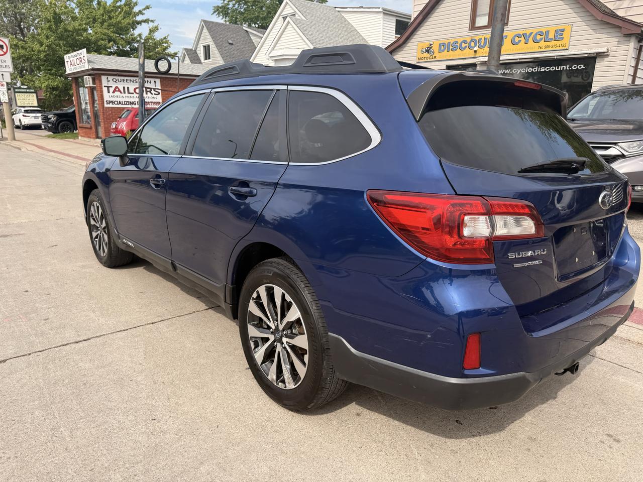 2015 Subaru Outback 5dr Wgn CVT 2.5i w/Limited & Tech Pkg Photo
