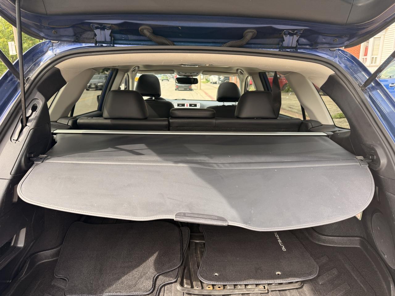 2015 Subaru Outback 5dr Wgn CVT 2.5i w/Limited & Tech Pkg Photo