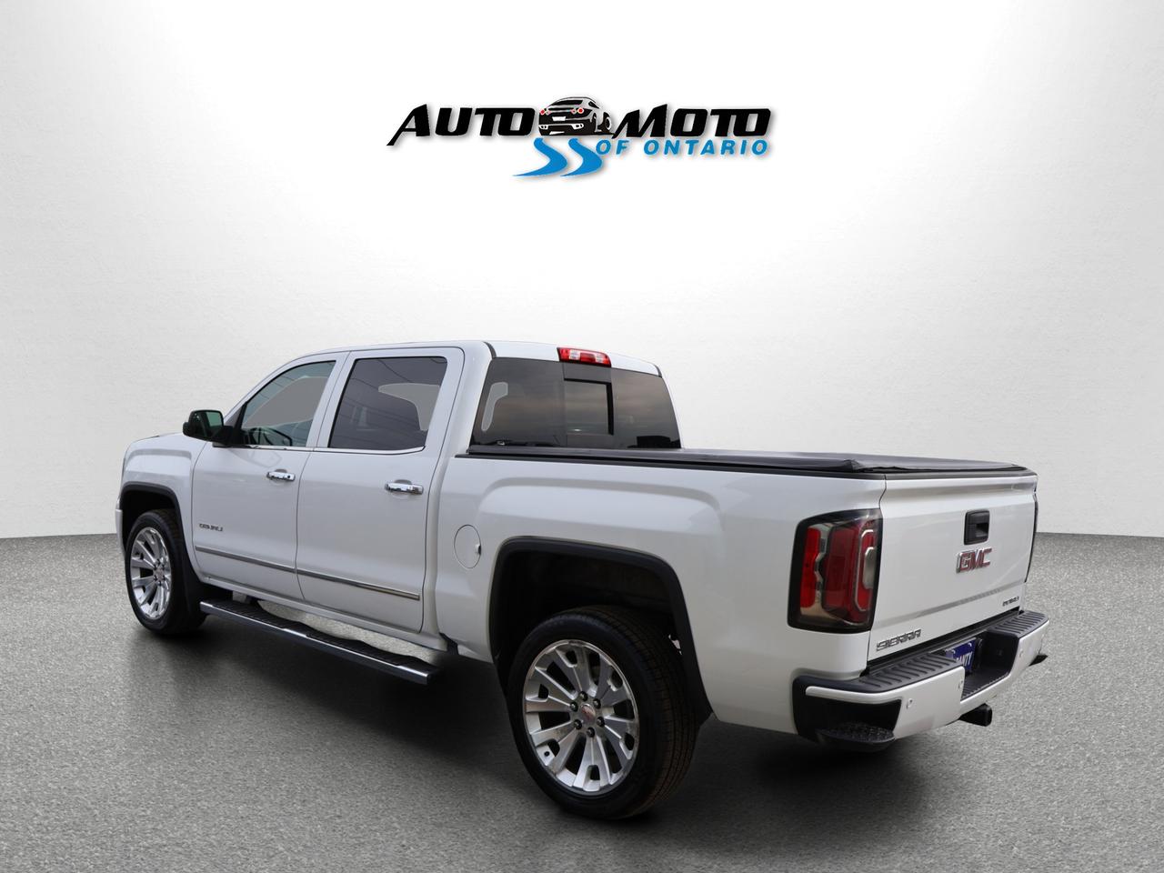 2016 GMC Sierra 1500 V8 DENALI 4WD CREW CERTIFIED CAMERA NAV BLUETOOTH LEATHER HEATED SEATS SUNROOF CRUISE ALLOYS Photo3