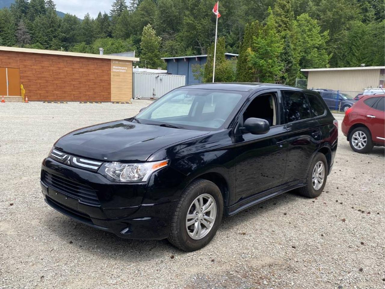 2014 Mitsubishi Outlander ES Photo