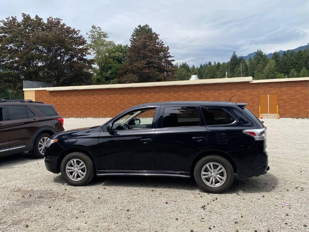 2014 Mitsubishi Outlander ES Photo