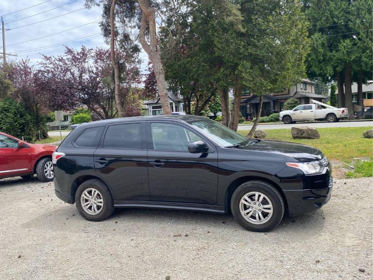 2014 Mitsubishi Outlander ES Photo