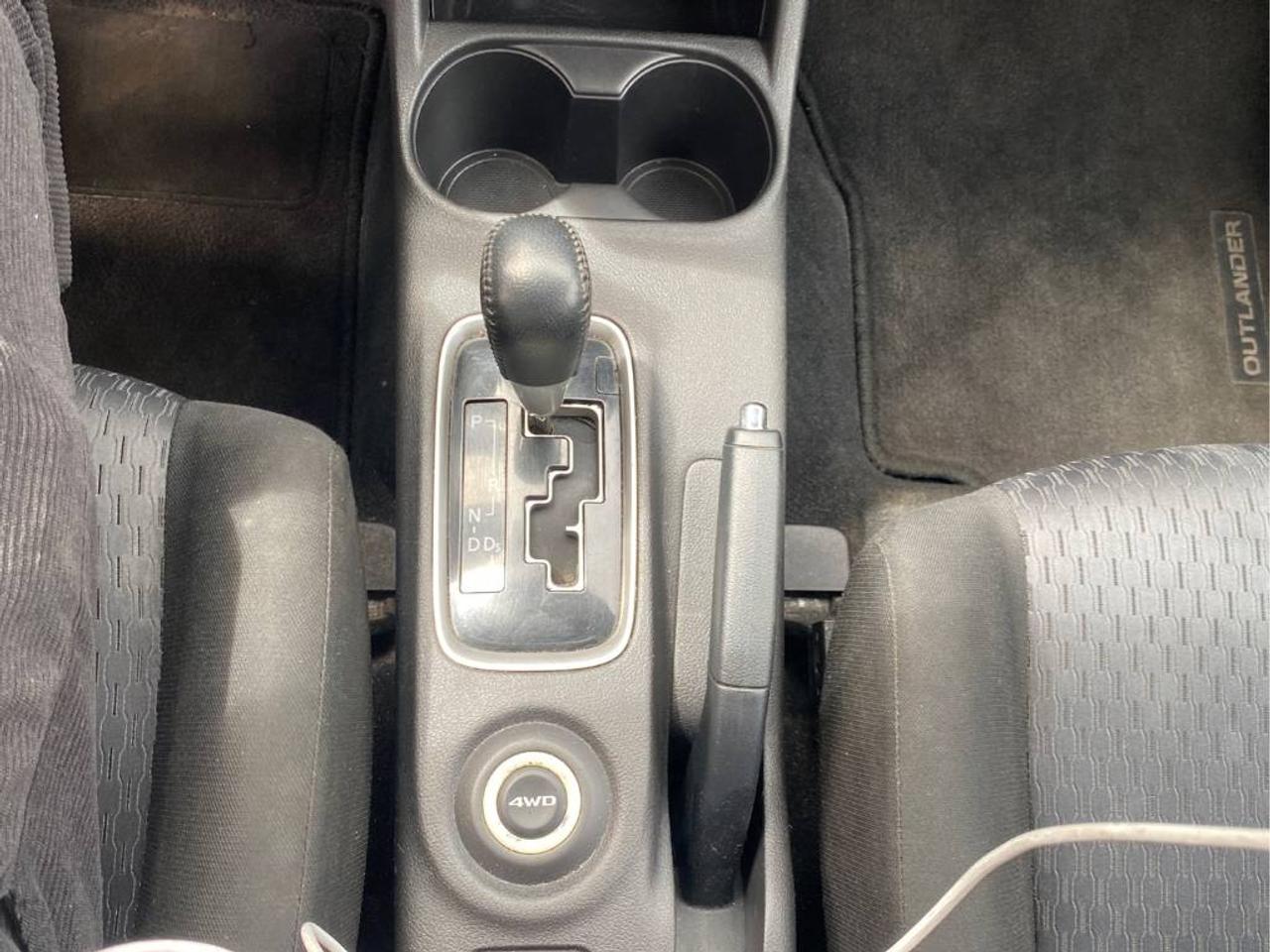 2014 Mitsubishi Outlander ES Photo