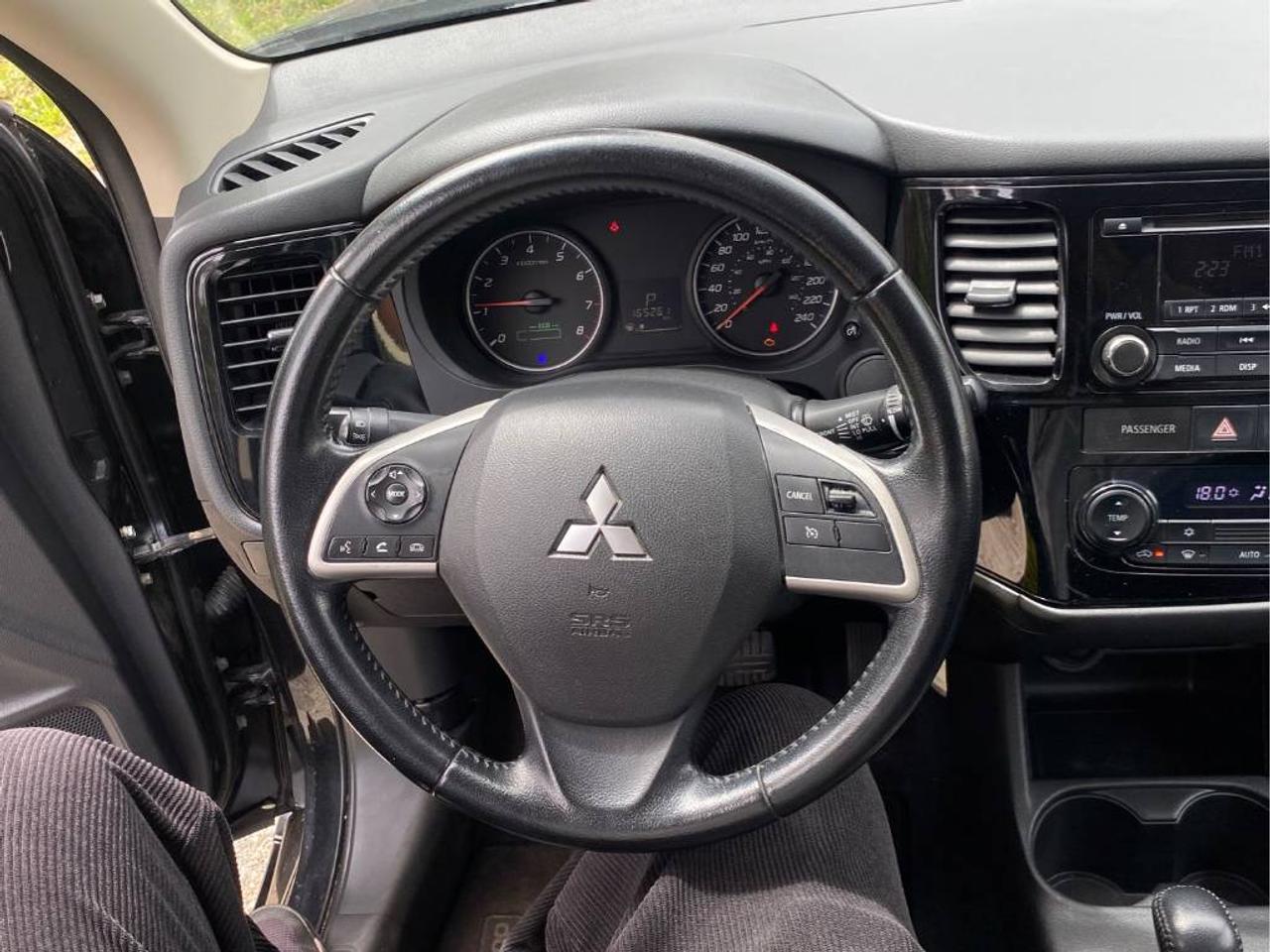 2014 Mitsubishi Outlander ES - Photo #15