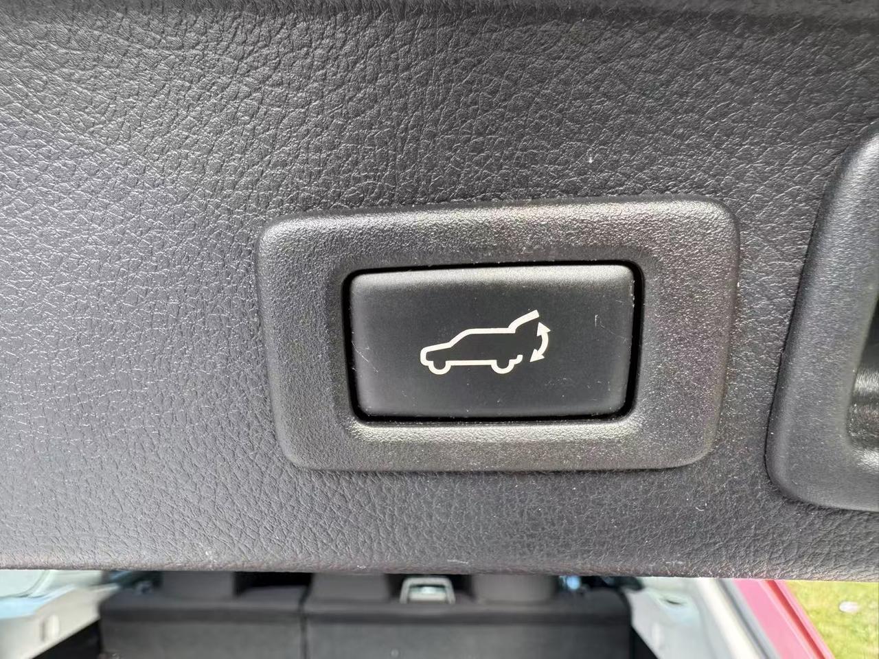 2017 Subaru Forester 5dr Wgn CVT 2.5i Touring Photo