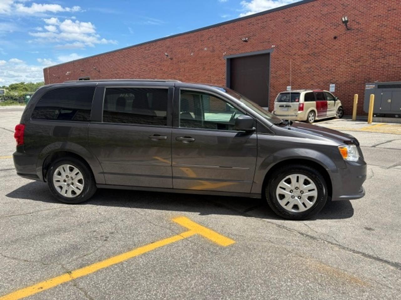 2017 Dodge Grand Caravan SXT **-1 OWNER-STOW N GO-NO ACCIDENTS-FULL SERVICE RECORDS** Photo4