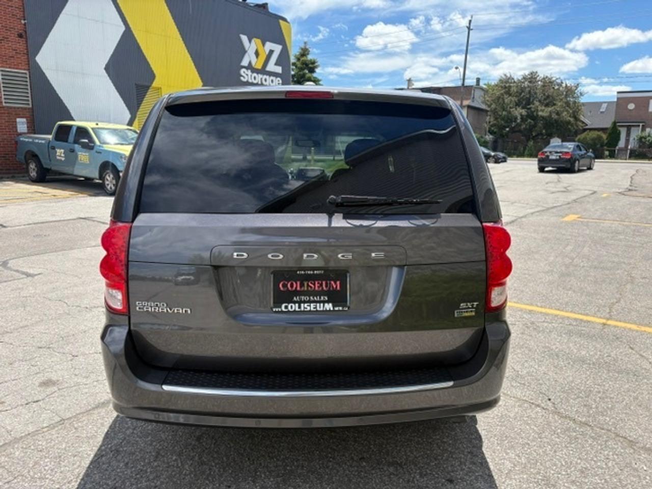 2017 Dodge Grand Caravan SXT **-1 OWNER-STOW N GO-NO ACCIDENTS-FULL SERVICE RECORDS** Photo3