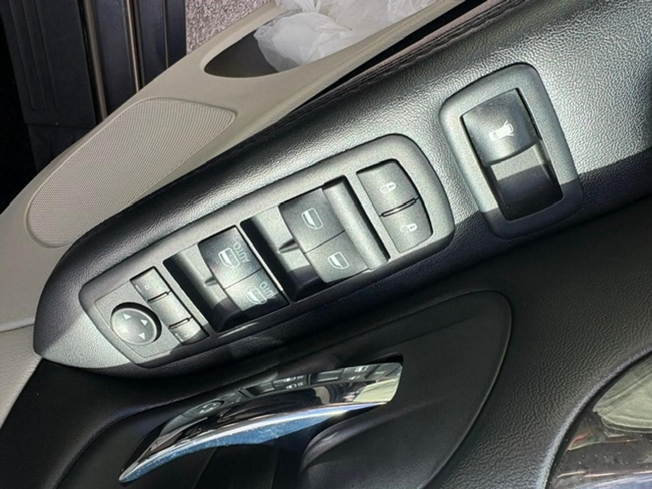 2017 Dodge Grand Caravan SXT **-1 OWNER-STOW N GO-NO ACCIDENTS-FULL SERVICE RECORDS** Photo
