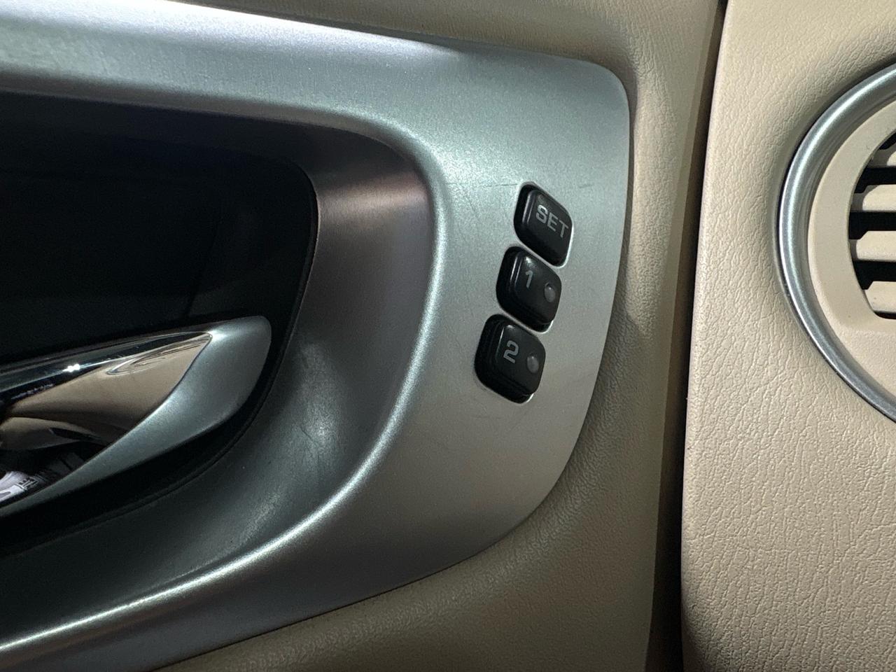 2017 Nissan Pathfinder 4WD 4DR SL Photo