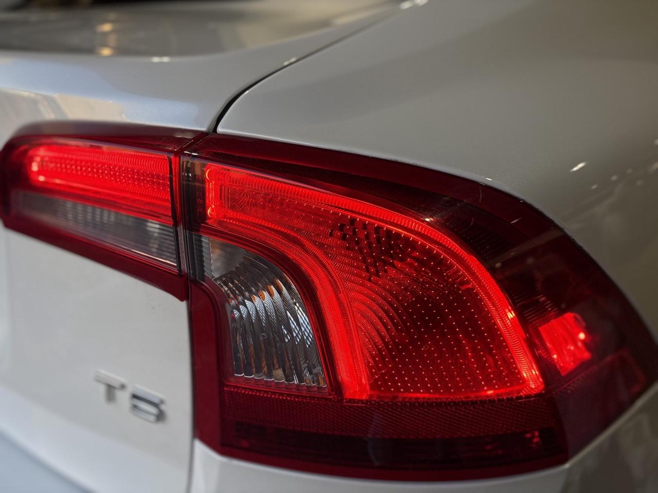 2015 Volvo S60 4dr Sdn T5 Drive-E Premier Plus FWD Photo