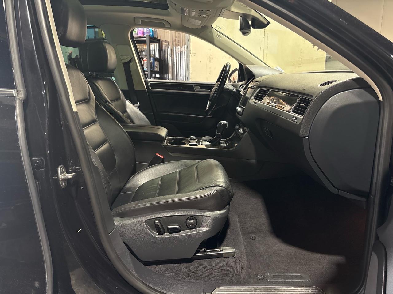 2016 Volkswagen Touareg 4dr V6 Execline Photo