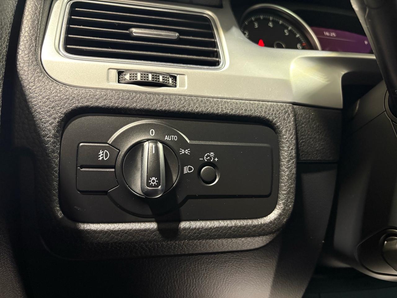 2016 Volkswagen Touareg 4dr V6 Execline Photo