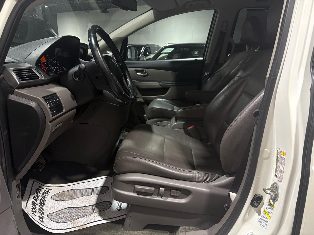 2015 Honda Odyssey 4DR WGN TOURING W/RES & NAVI Photo