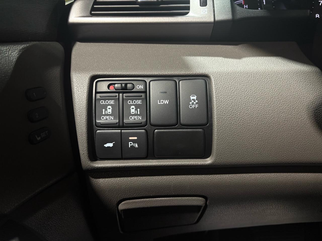 2015 Honda Odyssey 4DR WGN TOURING W/RES & NAVI Photo