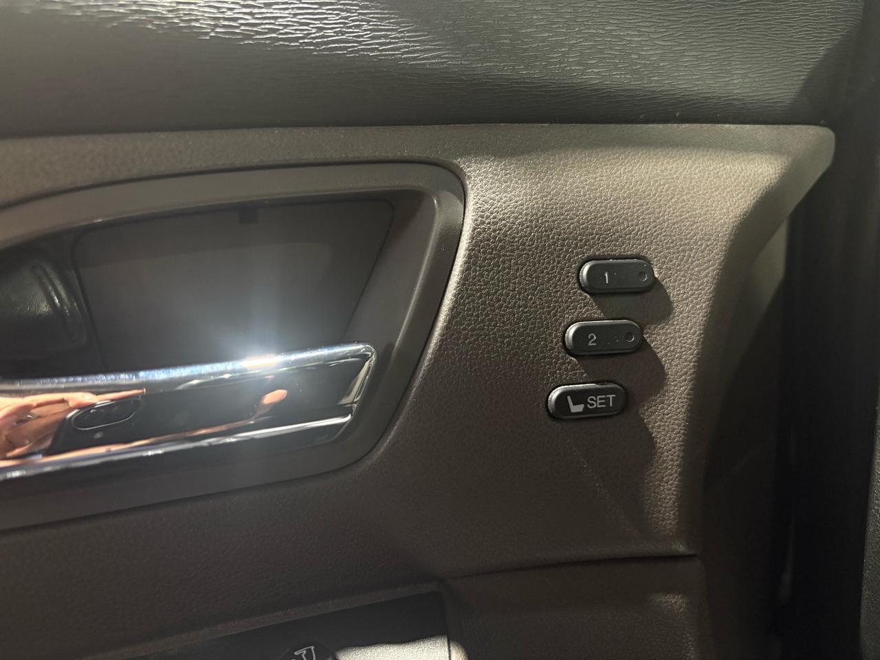 2015 Honda Odyssey 4DR WGN TOURING W/RES & NAVI Photo