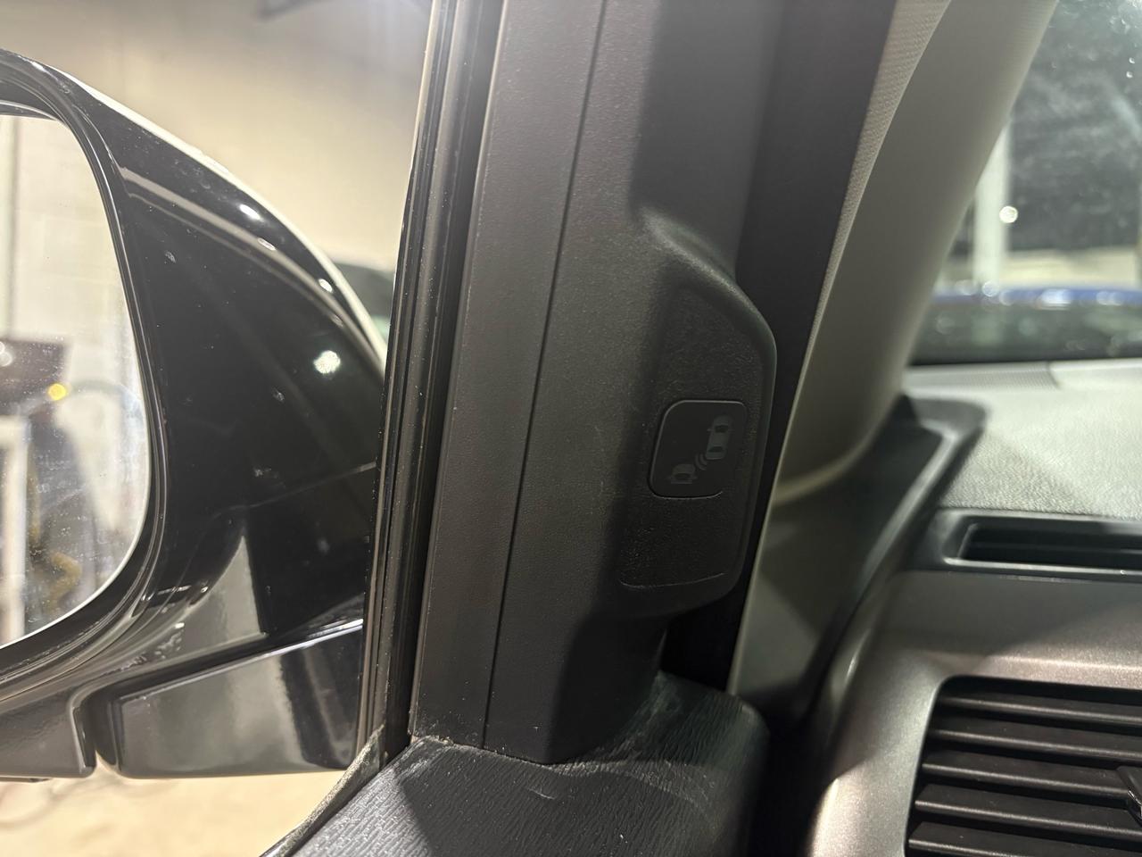 2015 Honda Odyssey 4DR WGN TOURING W/RES & NAVI Photo