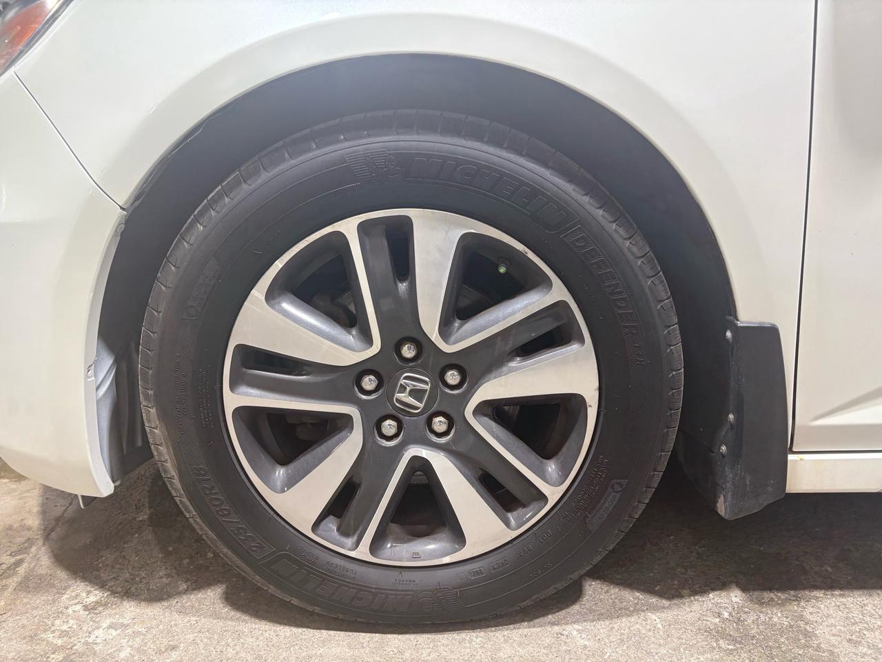 2015 Honda Odyssey 4DR WGN TOURING W/RES & NAVI Photo