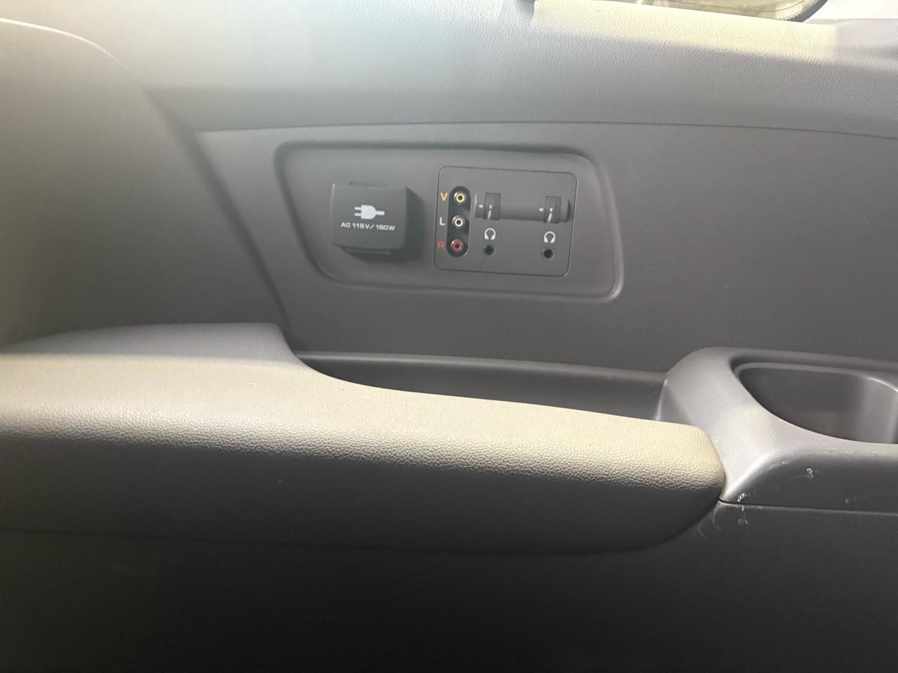2015 Honda Odyssey 4DR WGN TOURING W/RES & NAVI Photo