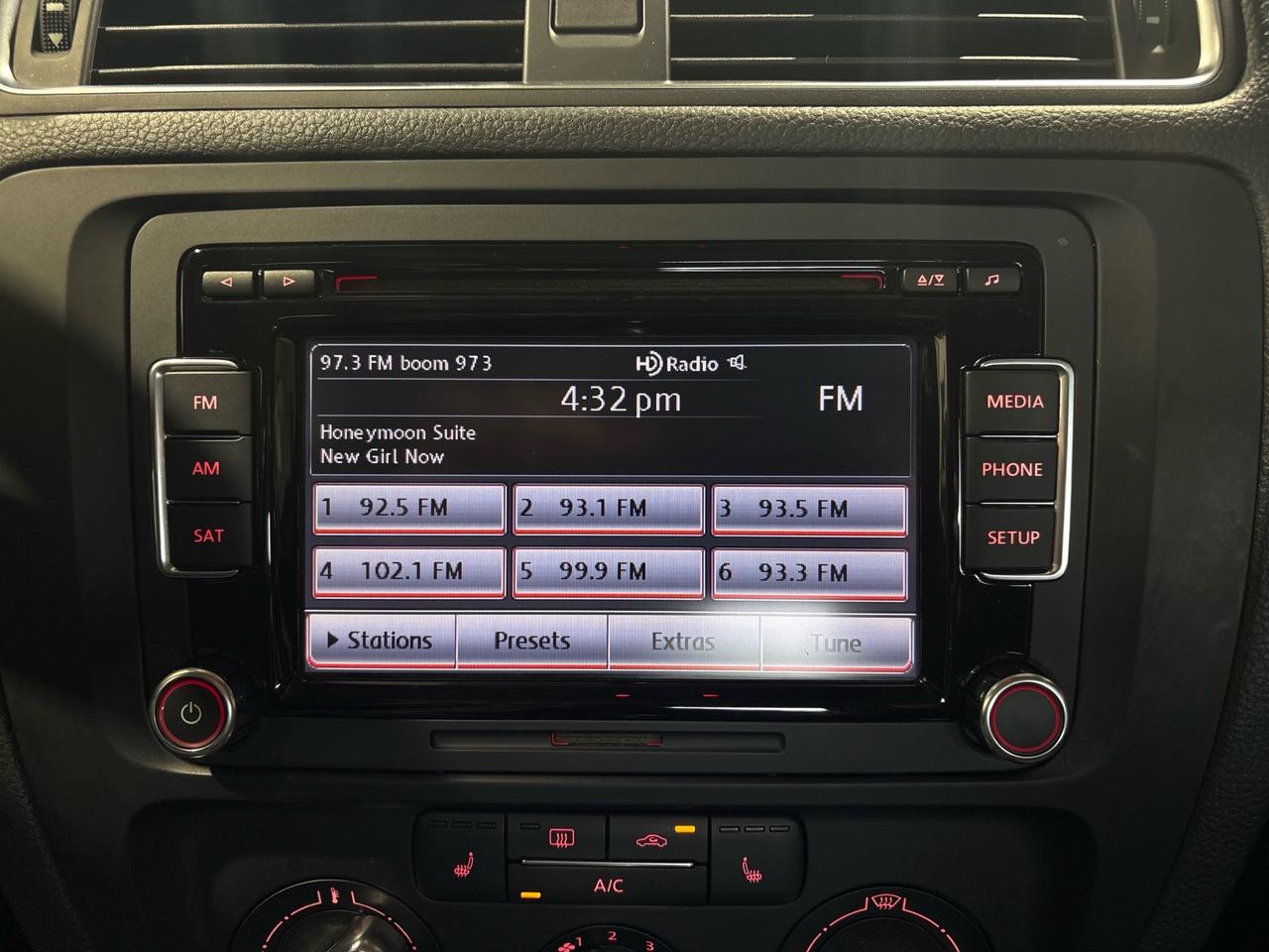 2014 Volkswagen Jetta 4dr 2.0 TDI DSG Highline Photo