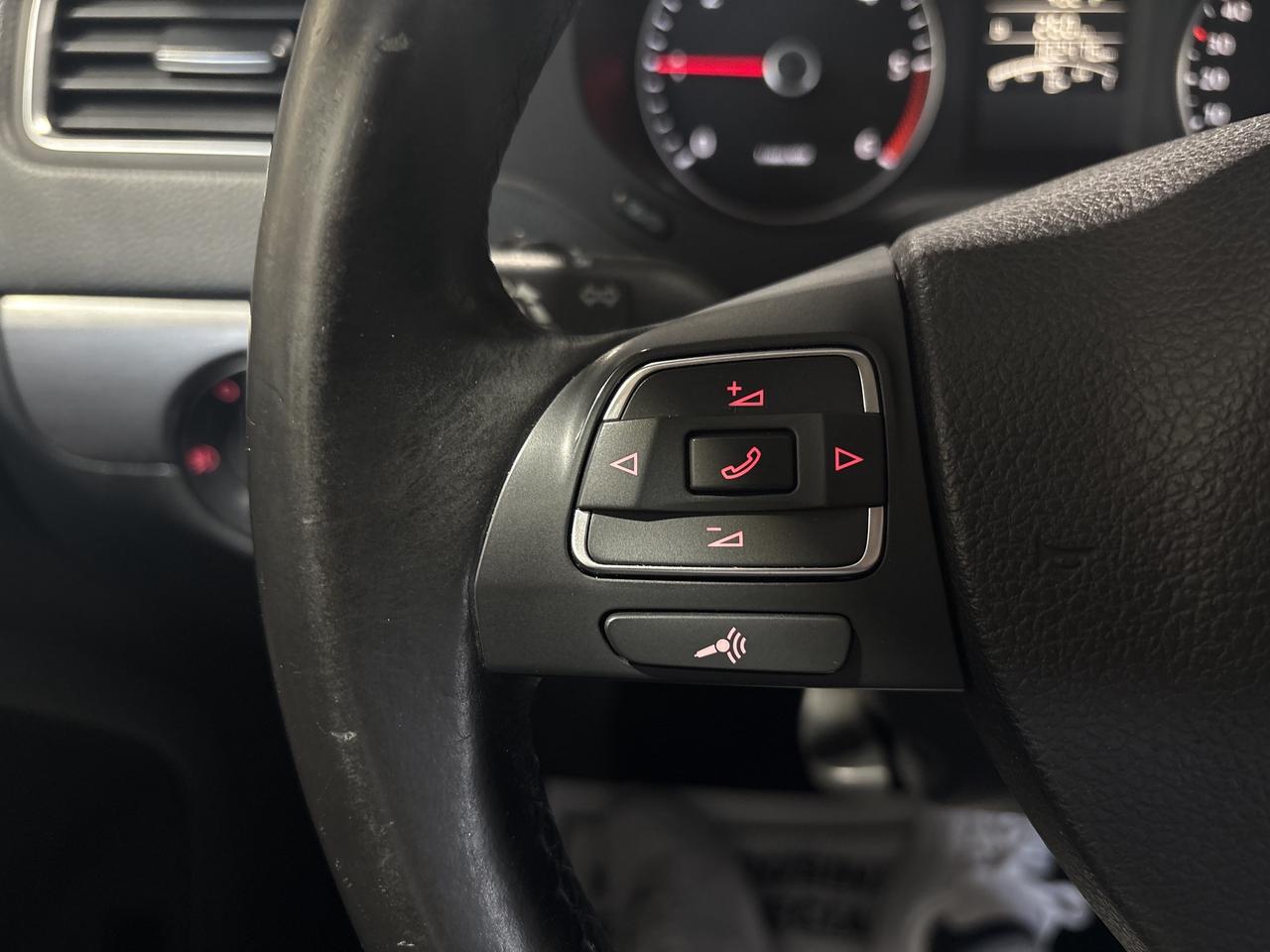 2014 Volkswagen Jetta 4dr 2.0 TDI DSG Highline Photo