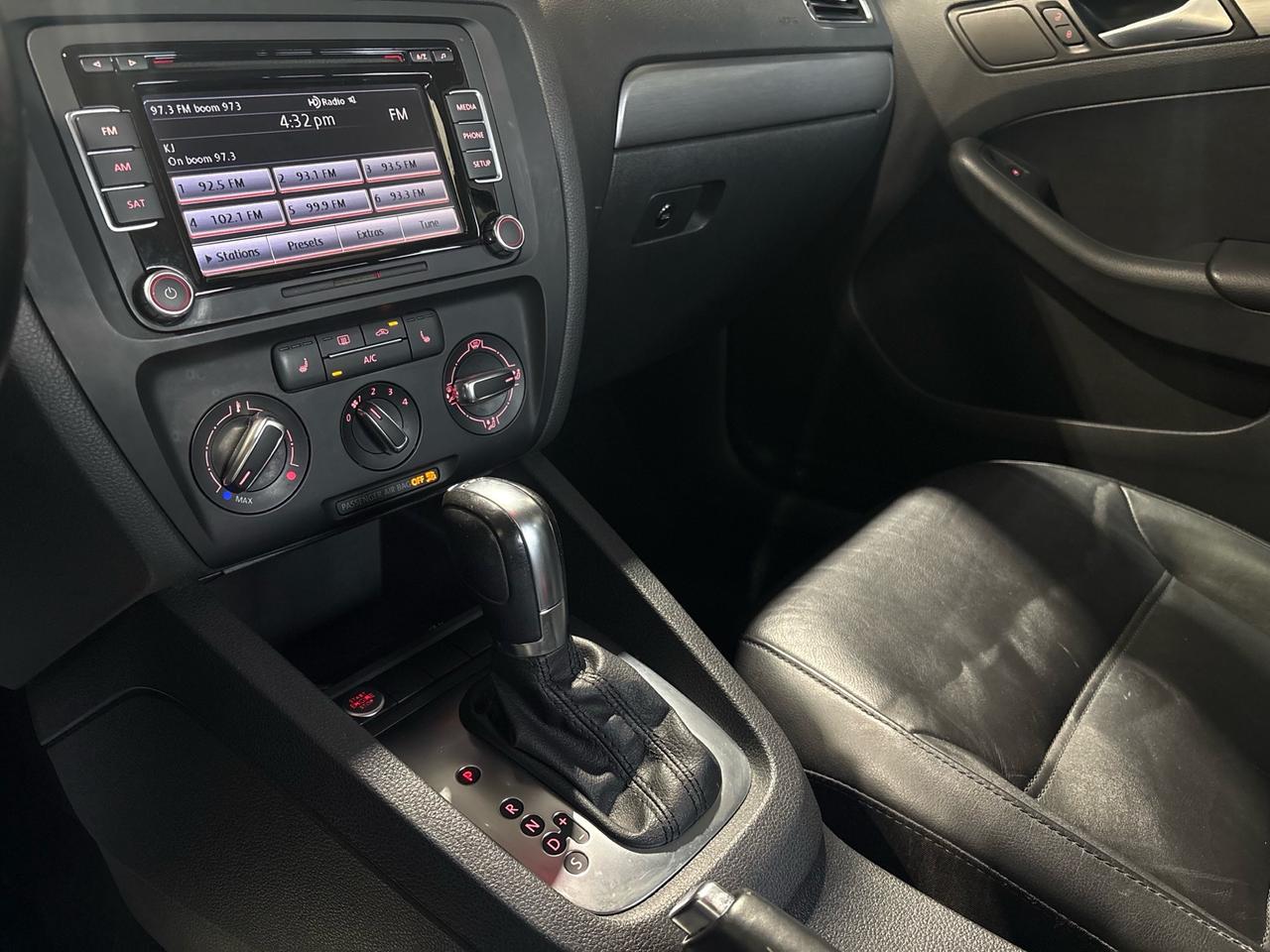 2014 Volkswagen Jetta 4dr 2.0 TDI DSG Highline Photo