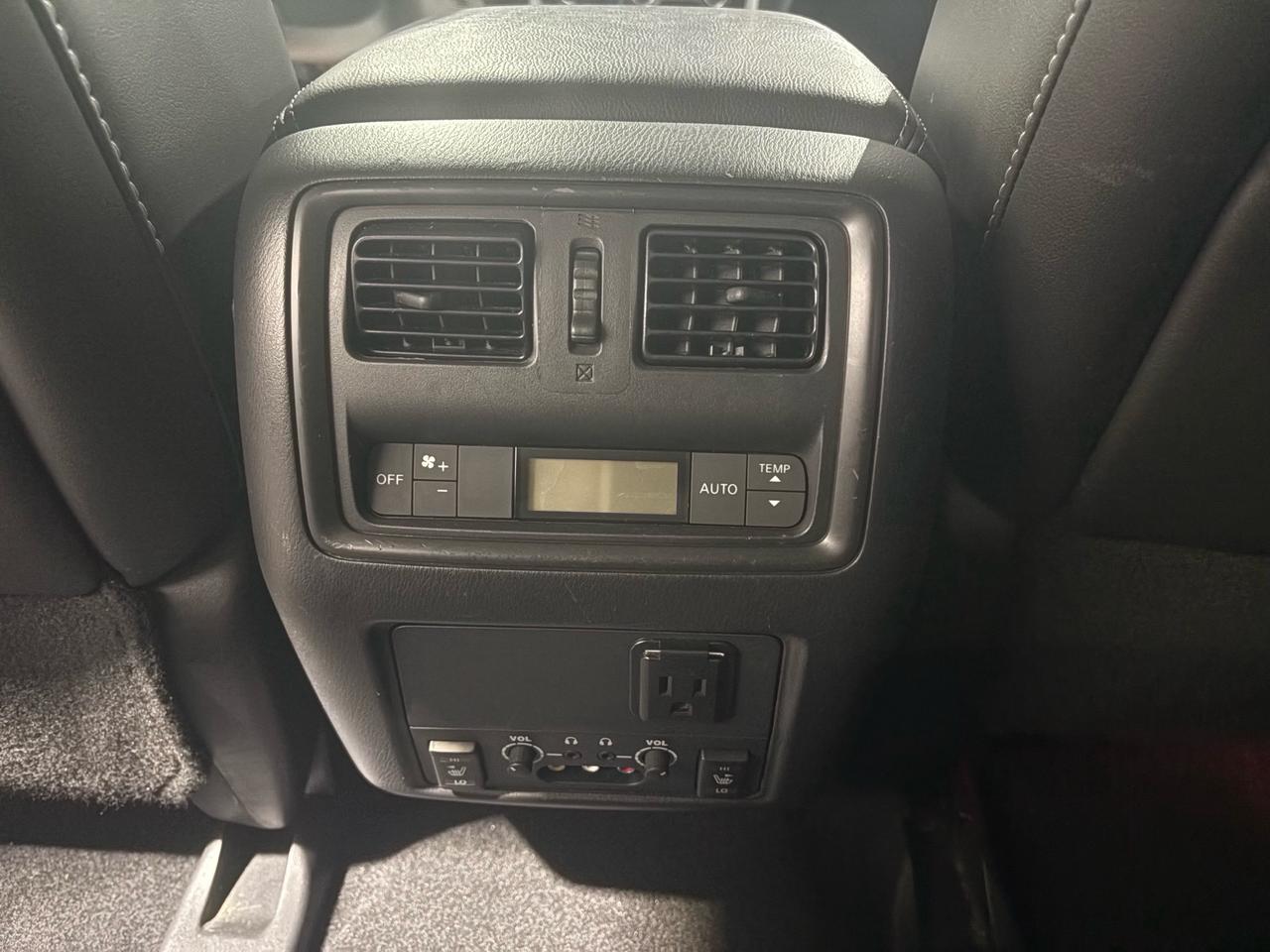 2014 Nissan Pathfinder 4WD 4dr Photo