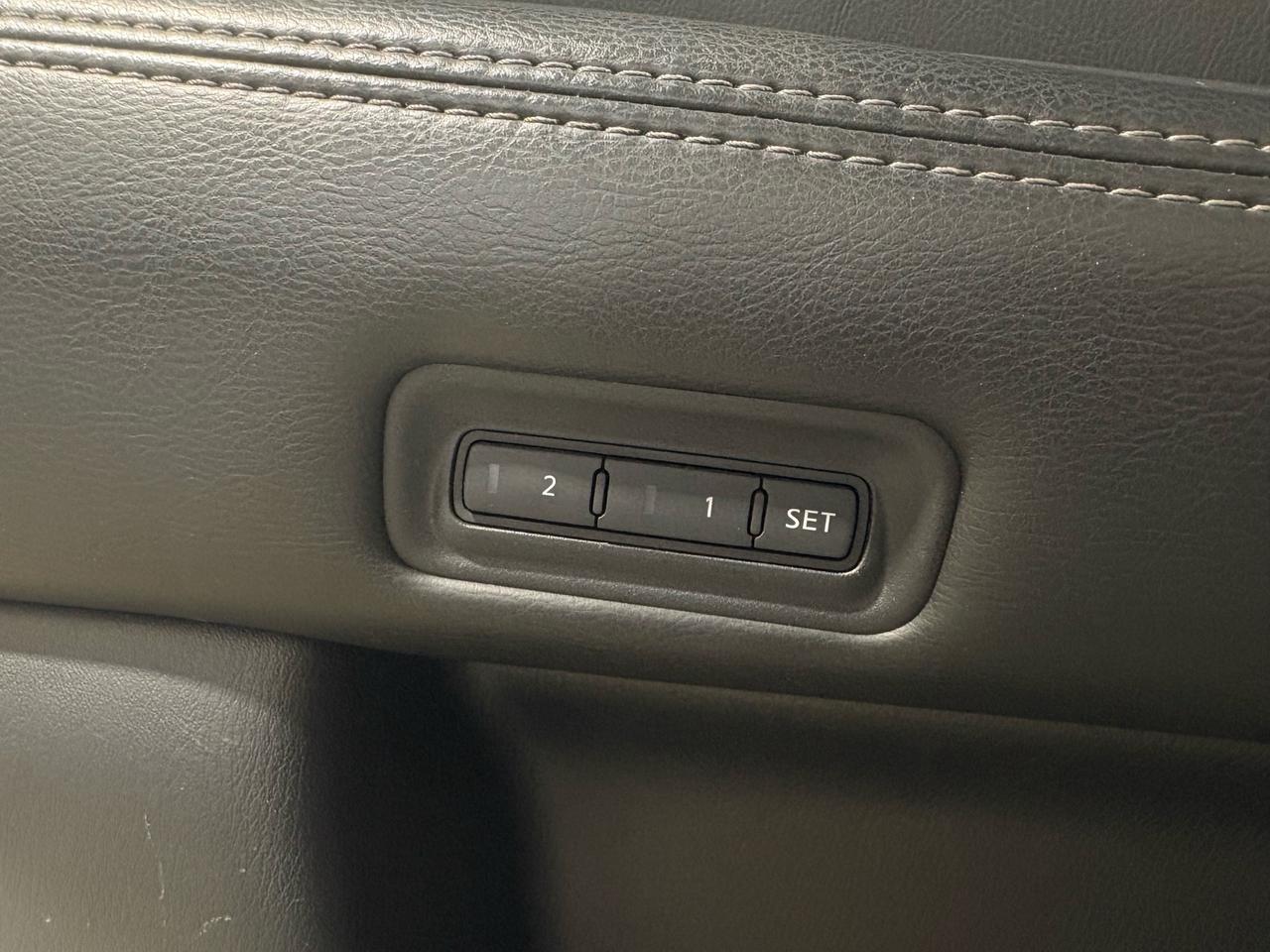 2014 Nissan Pathfinder 4WD 4dr Photo