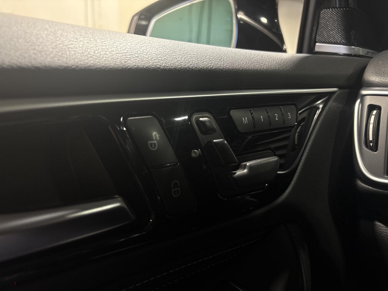 2017 Infiniti QX30 AWD 4dr Photo