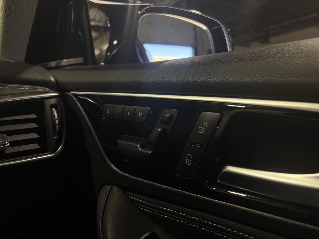 2017 Infiniti QX30 AWD 4dr Photo