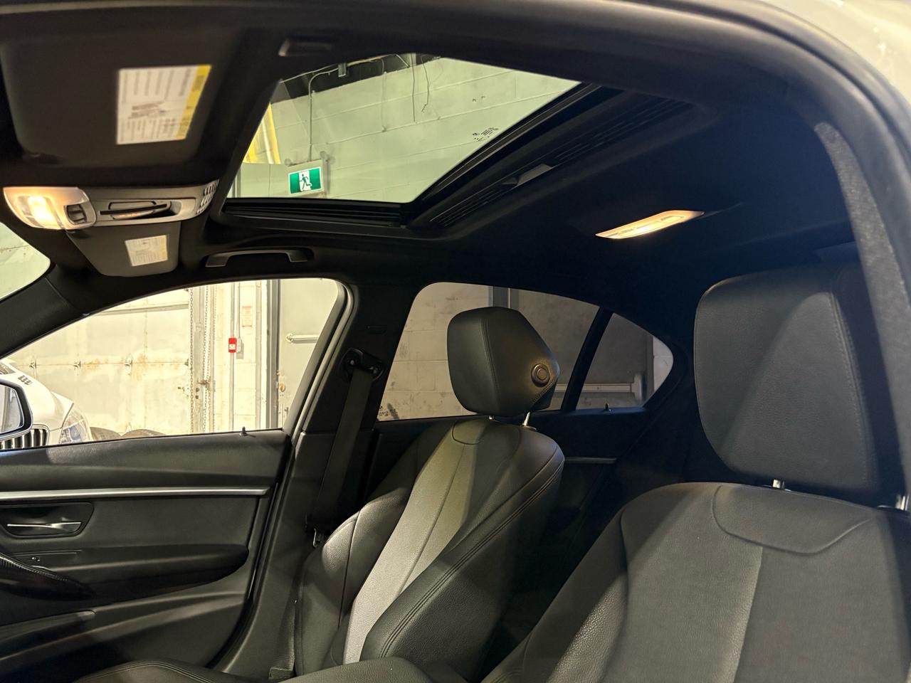 2018 BMW 3 Series 330i xDrive Sedan Photo